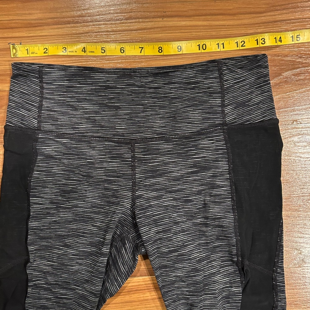Athleta Mesh Mind Over Mat Capri
Leggings Women’s Size Small - Picture 5 of 8